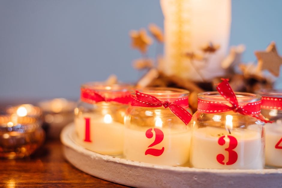 Adventskranz selbst binden: Anleitung für ein gelungenes Original